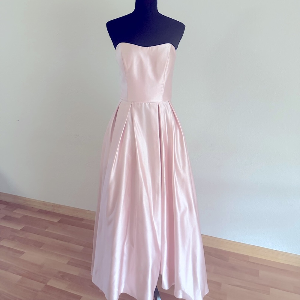 Dress for prom, homecoming, or wedding guest.